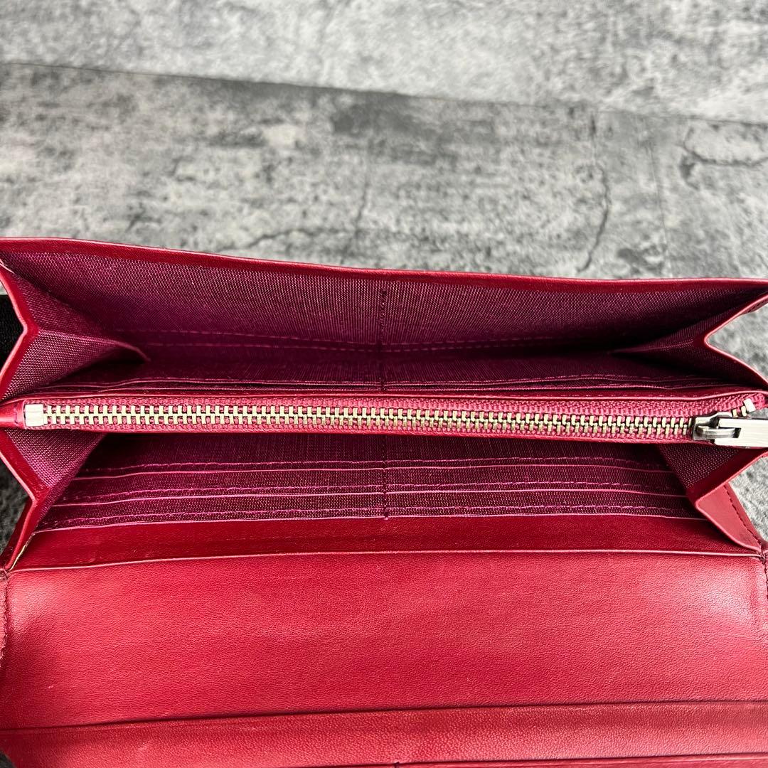 BURBERRY パテントレザー 型押し 二つ折り長財布 レッド