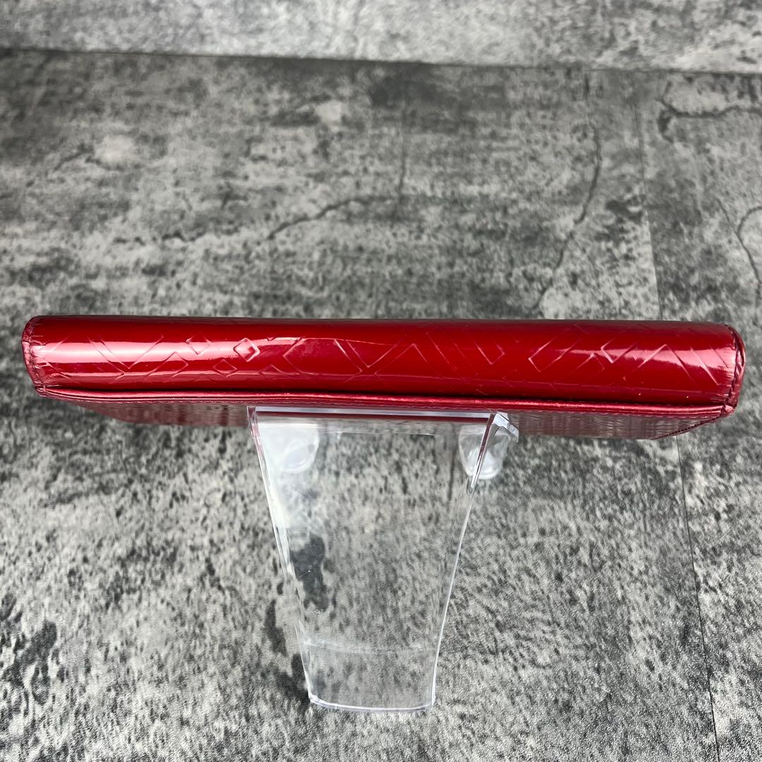 BURBERRY パテントレザー 型押し 二つ折り長財布 レッド