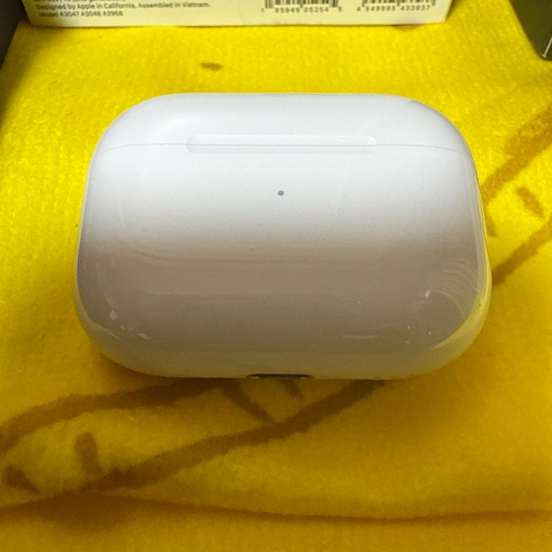 AirPods Pro 第2世代 MagSafeと社外品のケースとインナーピース