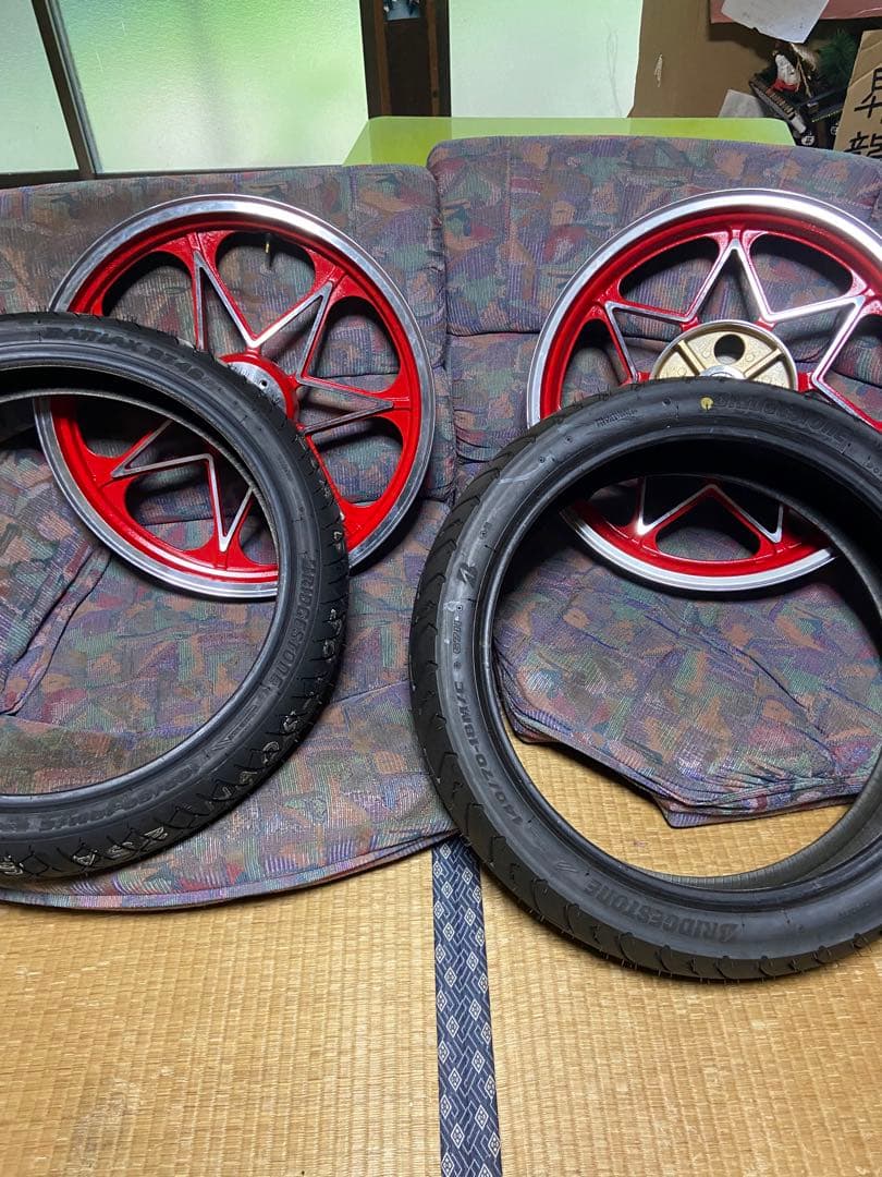 ゼファーχ 未使用タイヤ付き　ブリジストン　バトラックス　ベアリング打ち替え済み