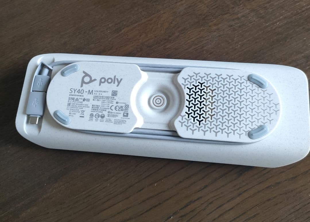 Poly Sync 40+ スピーカーフォン