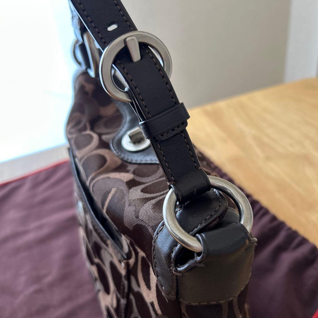 COACH シグネチャー柄　ワンショルダーバッグ