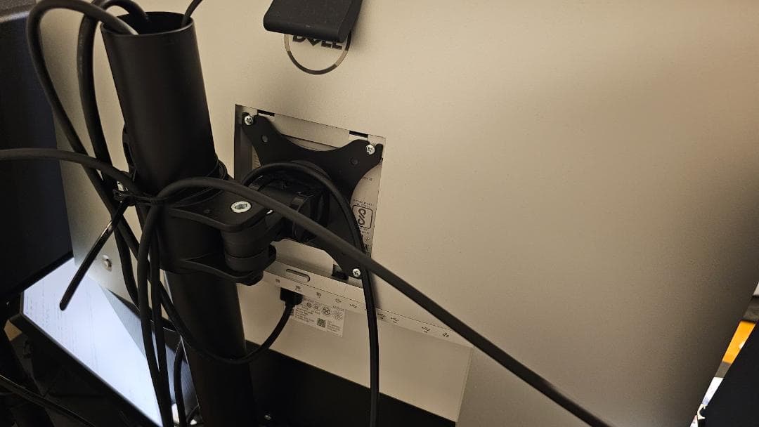 Dell U2723QX　ERGOTRON LX 　液晶モニターとアームセット