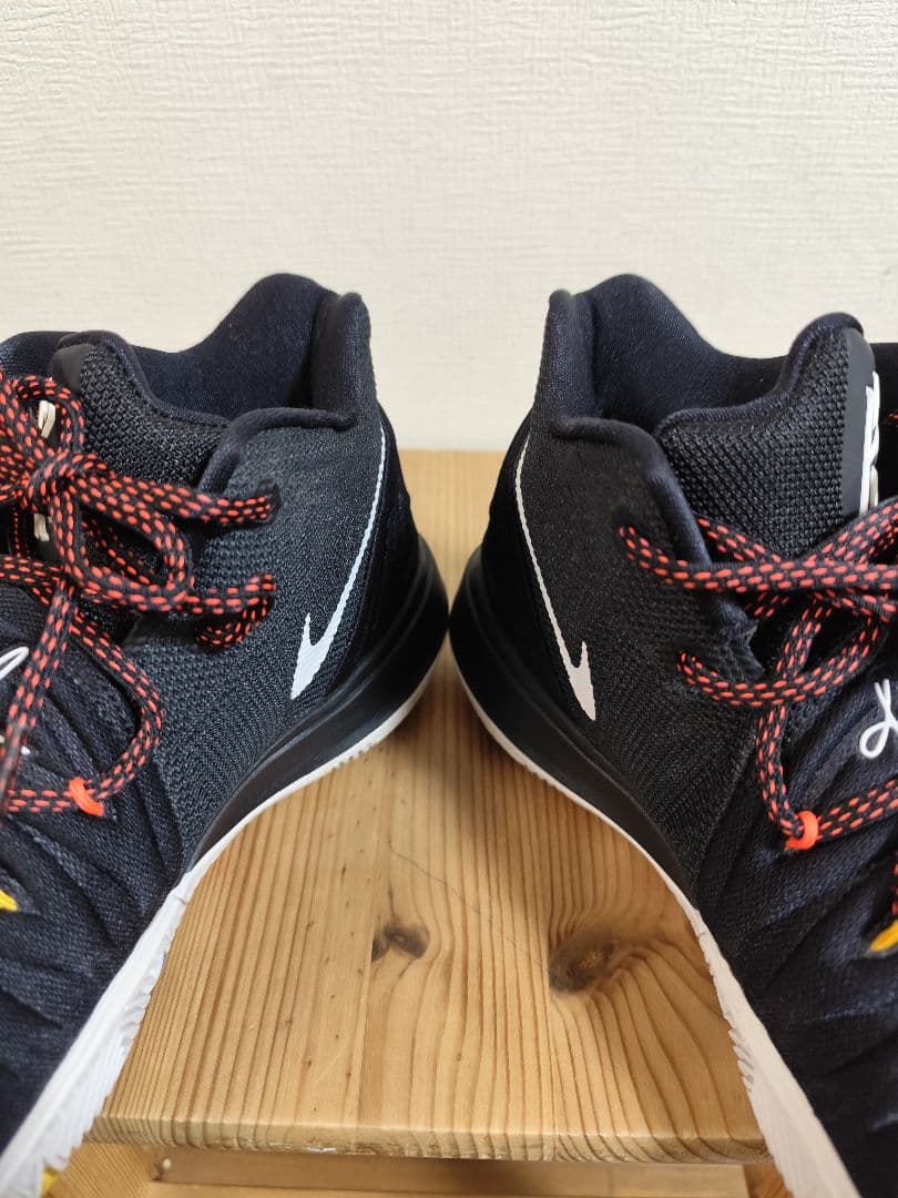 ま*る様 Nike Kyrie 5 Freinds ナイキ　カイリー5　フレンズ