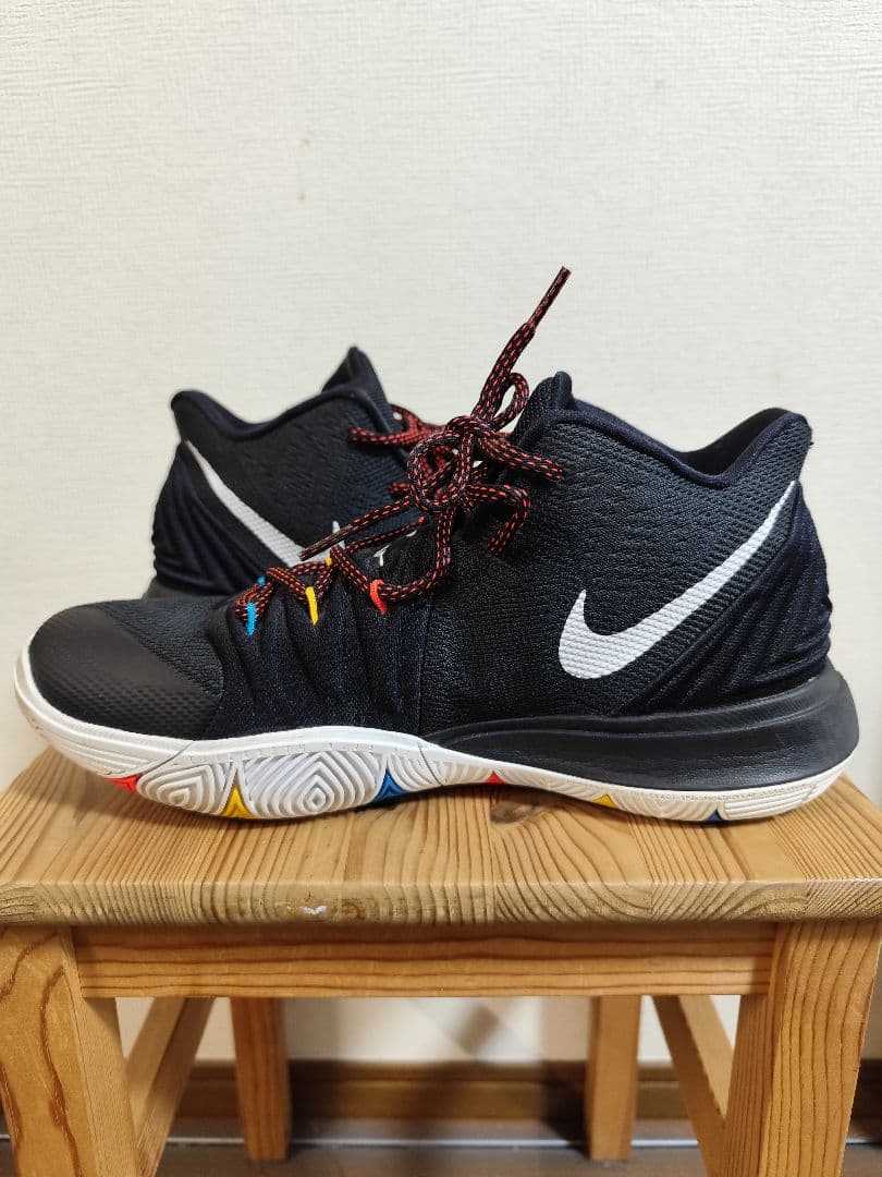 ま*る様 Nike Kyrie 5 Freinds ナイキ　カイリー5　フレンズ