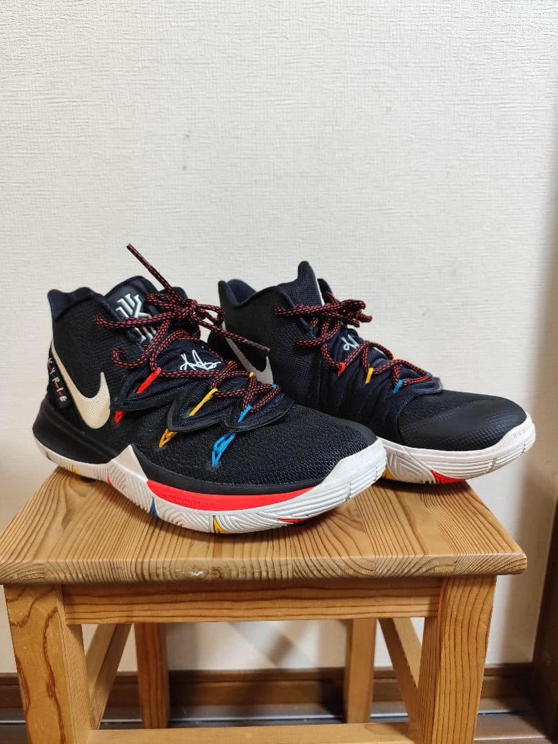 ま*る様 Nike Kyrie 5 Freinds ナイキ　カイリー5　フレンズ