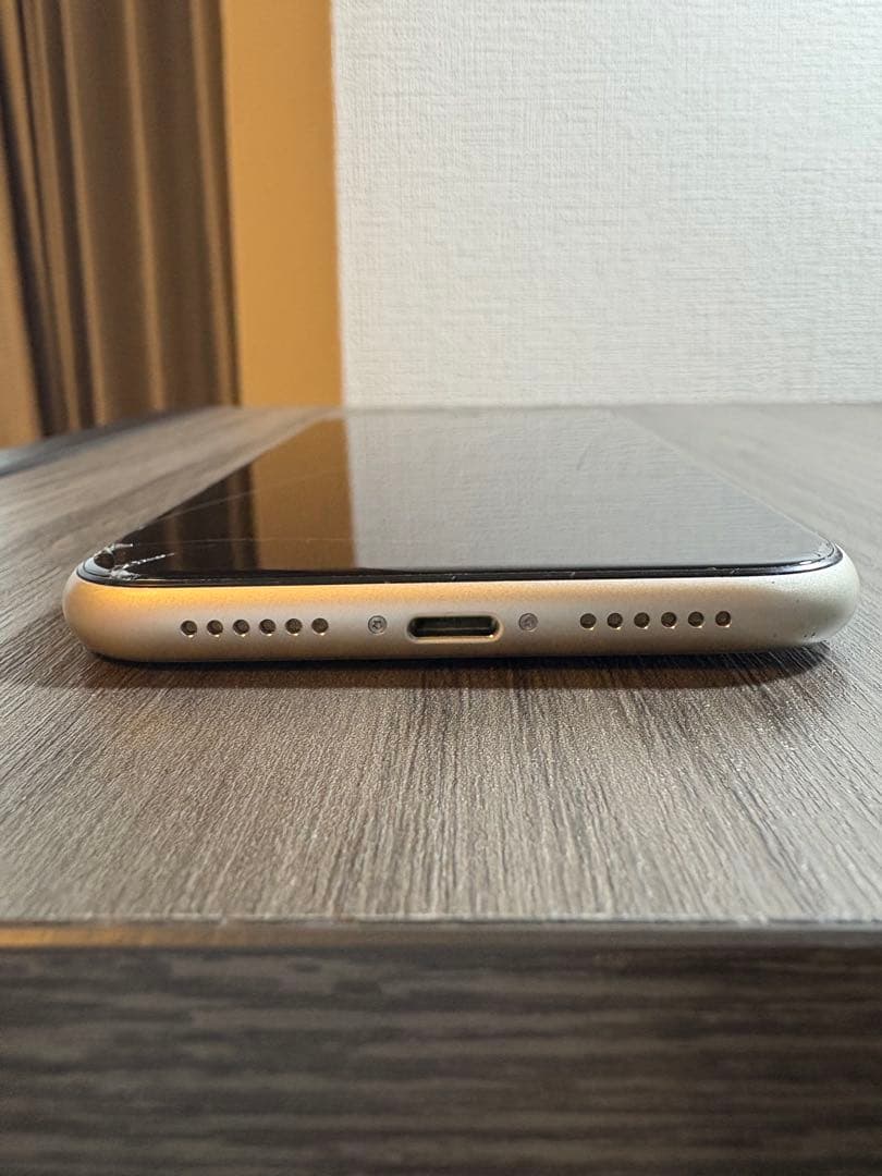 iPhone11 64GB バッテリー84%ホワイト 動作良好