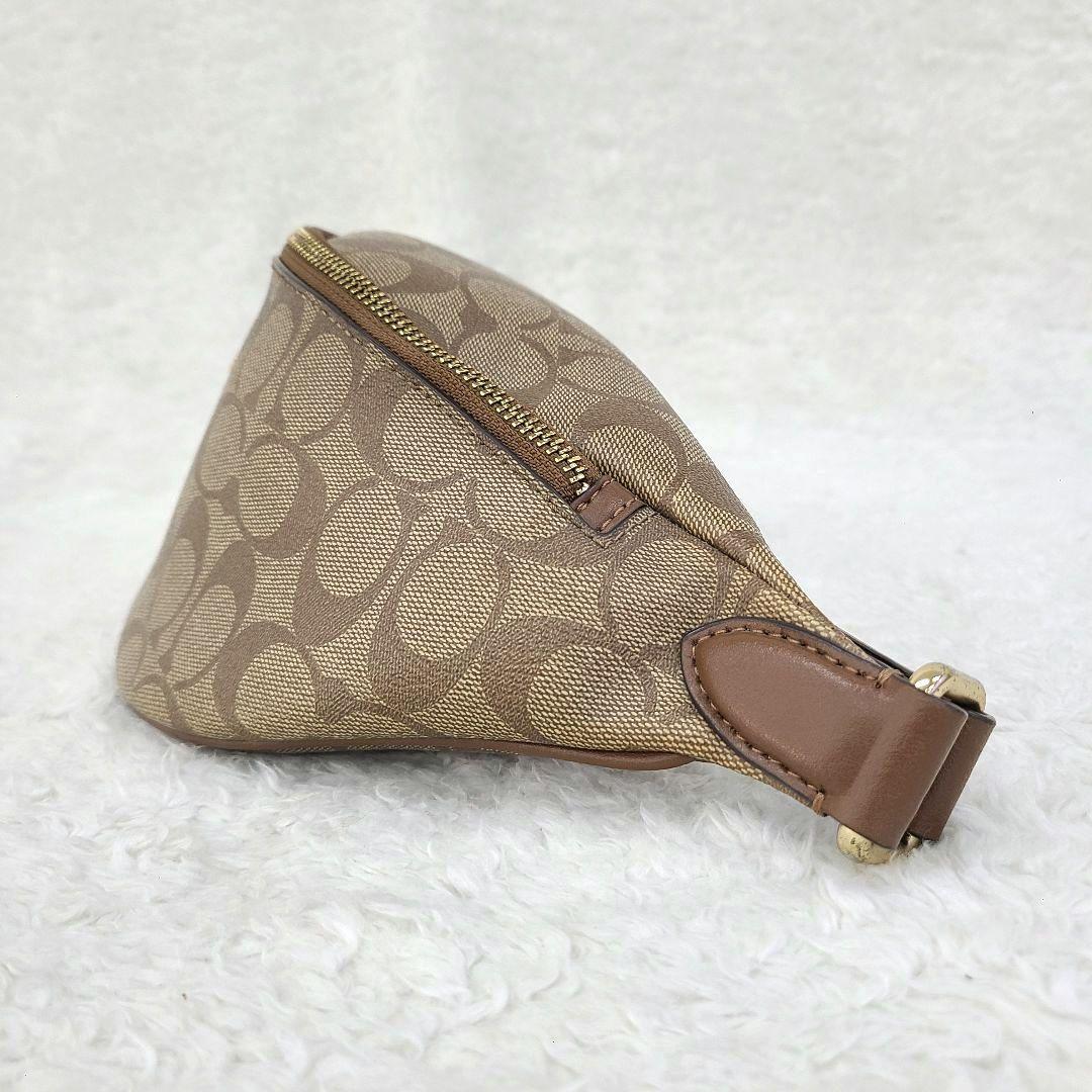 【美品】　コーチ　 ボディバッグ　PVC　シグネチャー　 ベージュ