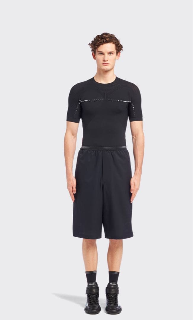 プラダ　ライトストレッチ テクニカルファブリック バミューダショーツ