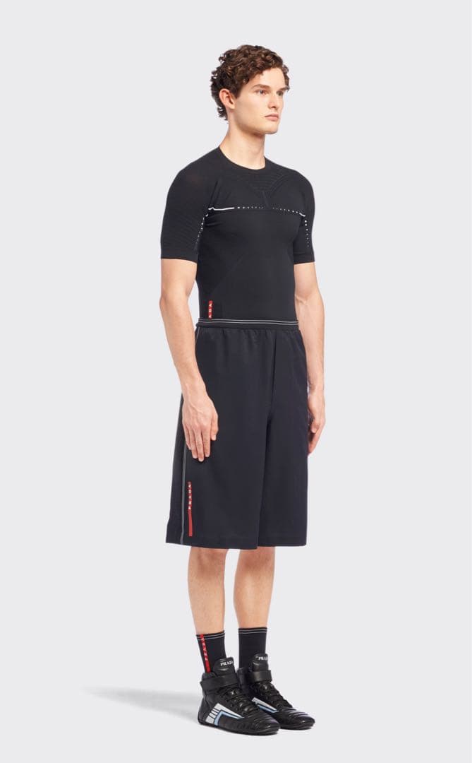 プラダ　ライトストレッチ テクニカルファブリック バミューダショーツ