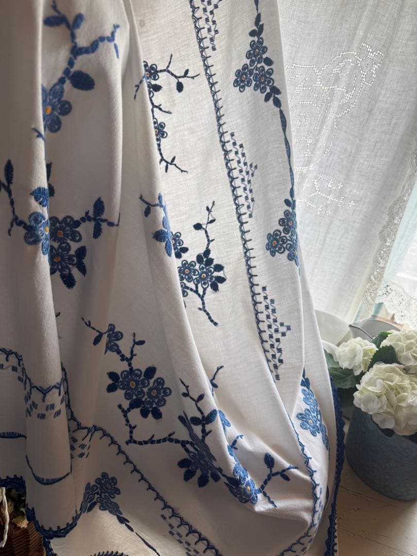 お客ஐ⋆*フランスアンティーク・ブルーの花柄刺繍とレースの大判クロス