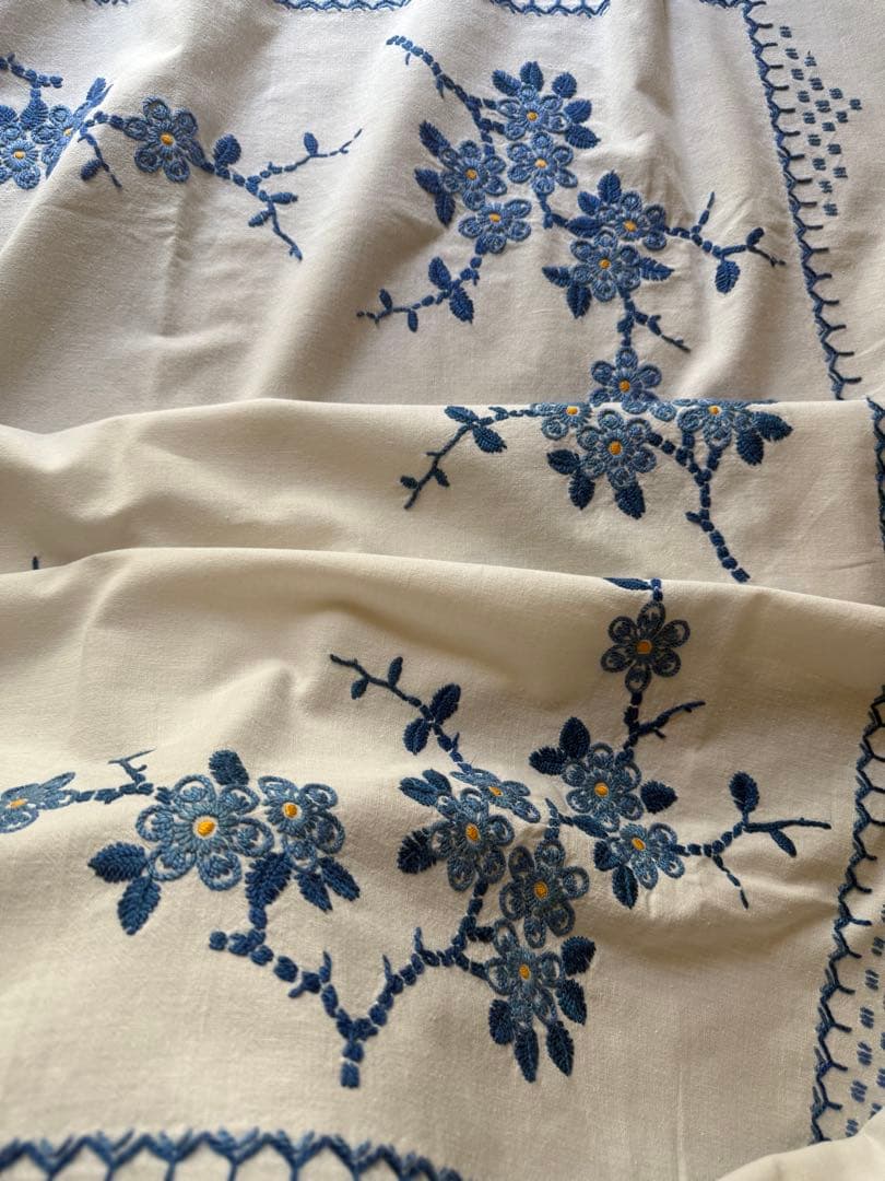 お客ஐ⋆*フランスアンティーク・ブルーの花柄刺繍とレースの大判クロス