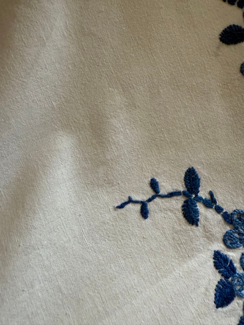 お客ஐ⋆*フランスアンティーク・ブルーの花柄刺繍とレースの大判クロス