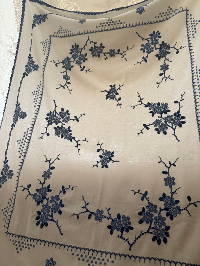 お客ஐ⋆*フランスアンティーク・ブルーの花柄刺繍とレースの大判クロス