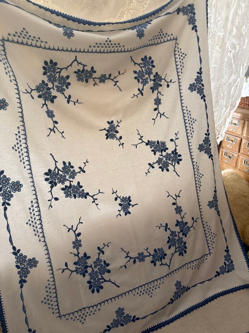 お客ஐ⋆*フランスアンティーク・ブルーの花柄刺繍とレースの大判クロス