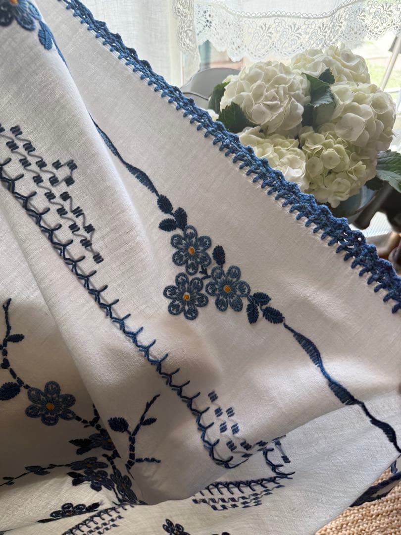 お客ஐ⋆*フランスアンティーク・ブルーの花柄刺繍とレースの大判クロス