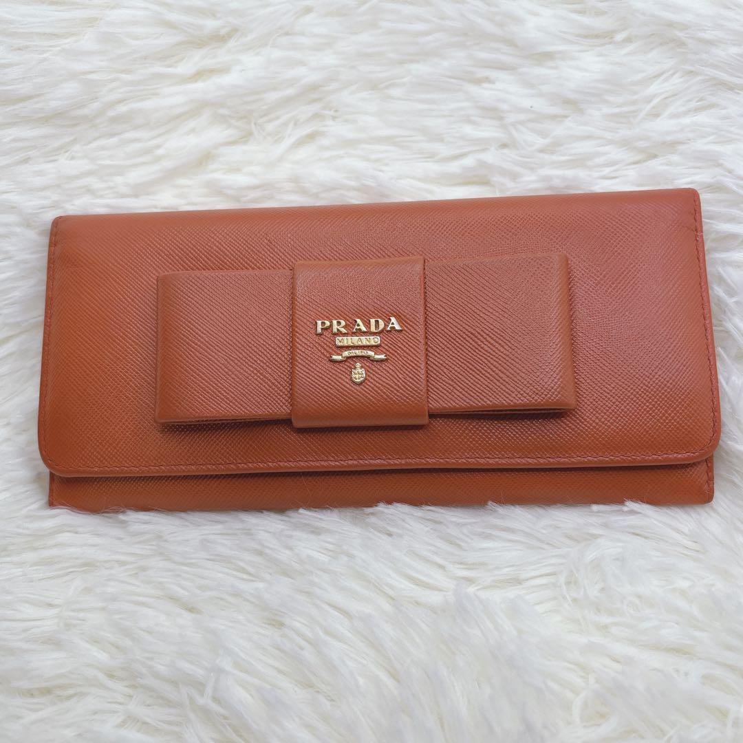 プラダ 長財布 サフィアーノ フィオッコ レッド メタルロゴ リボン