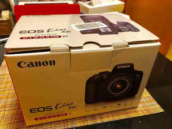 【新品同様】Canon EOS kiss X8i 本体(ボトムケース× 2付き)