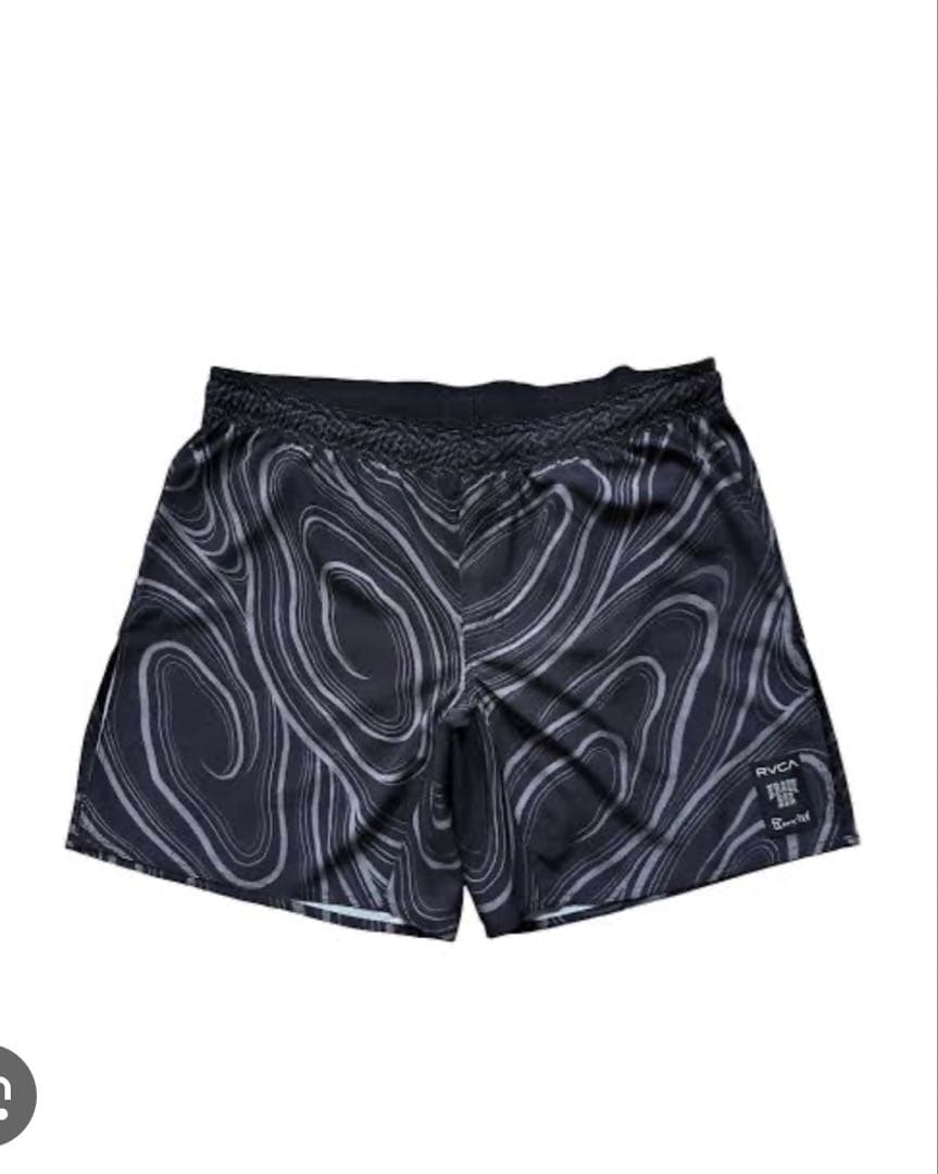 【最終値下げ】新品RVCAXKRAZYBEEXGAKKINファイトショーツXL