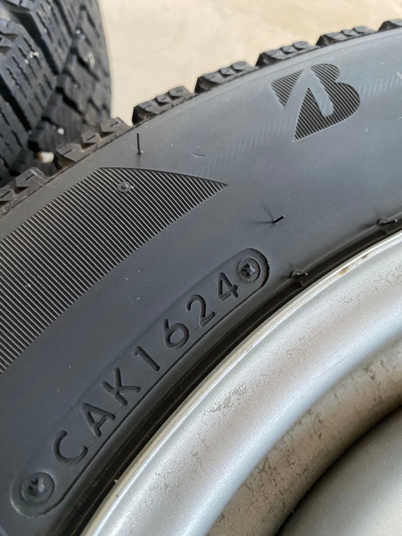 土日限定価格　軽自動車全般　送料込み　バリ溝　スタッドレス　155 65 14