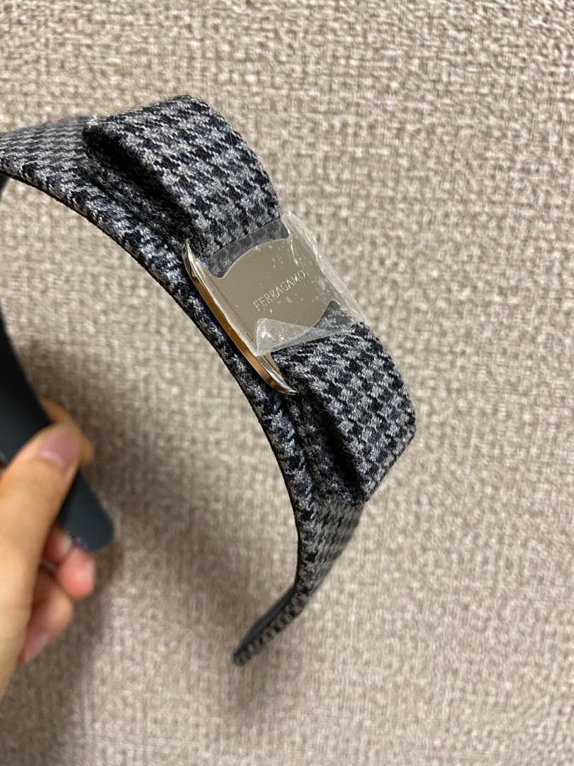 新品　Salvatore Ferragamo カチューシャ　チェック　千鳥柄