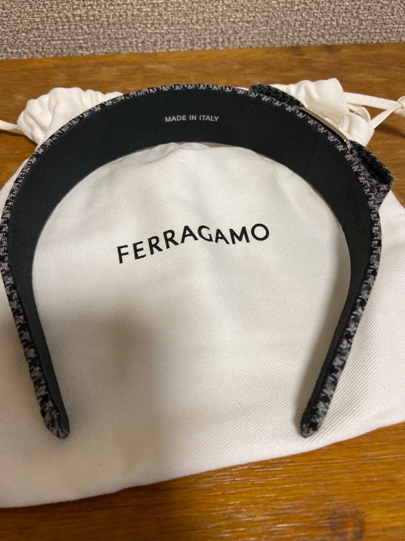 新品　Salvatore Ferragamo カチューシャ　チェック　千鳥柄