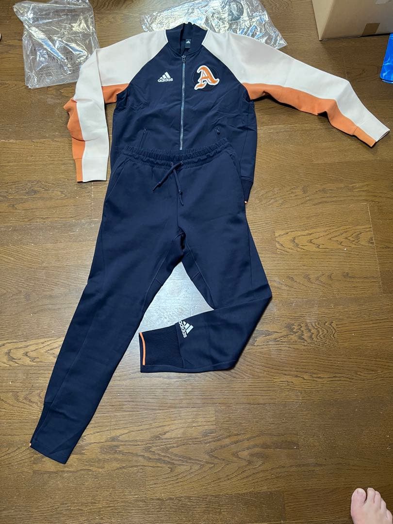 新品未使用　アディダス　スウェット　セットアップ　ジャージ