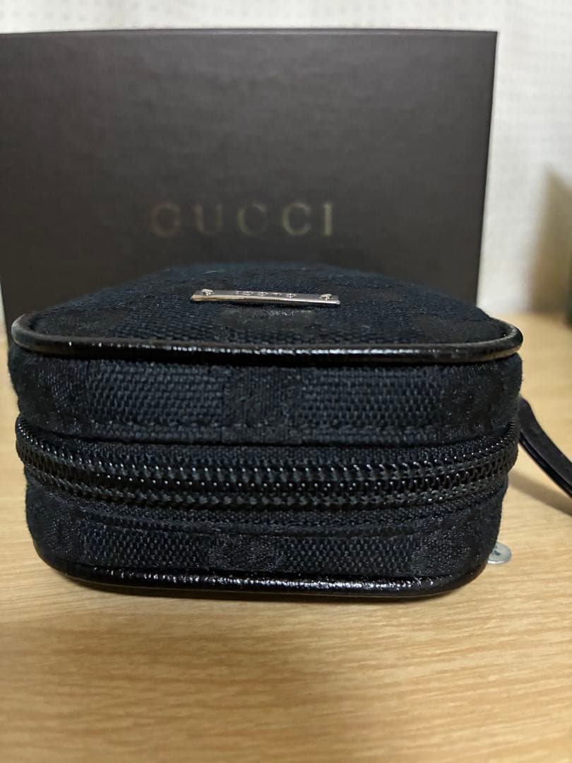 GUCCI ブラック GGパターン ポーチ