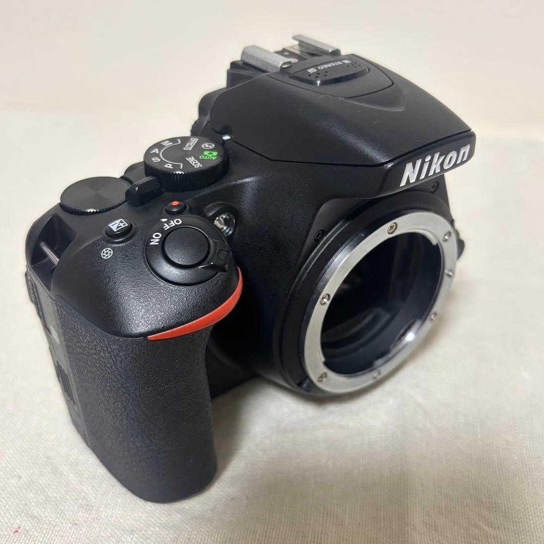 【極美品】使用回数少　Nikon D5600 ダブルズームキット