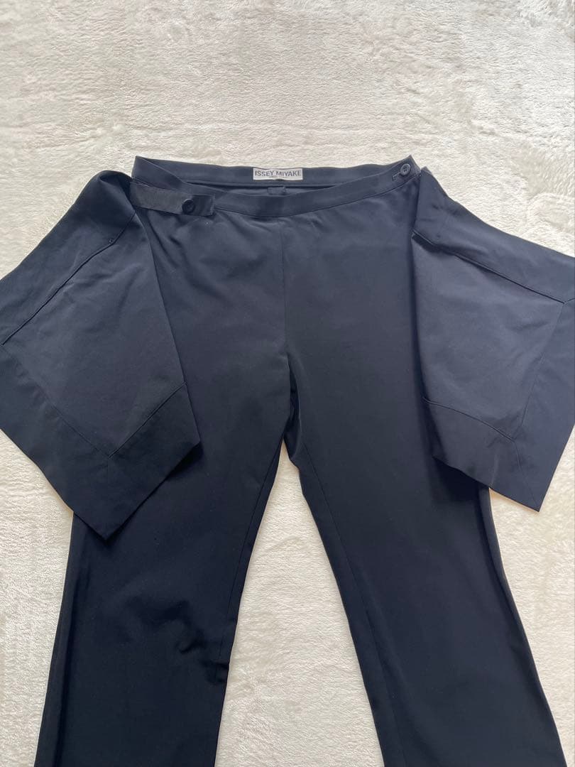 【値下げ】ISSEIMIYAKE イッセイミヤケ　ラップスカートパンツ　L