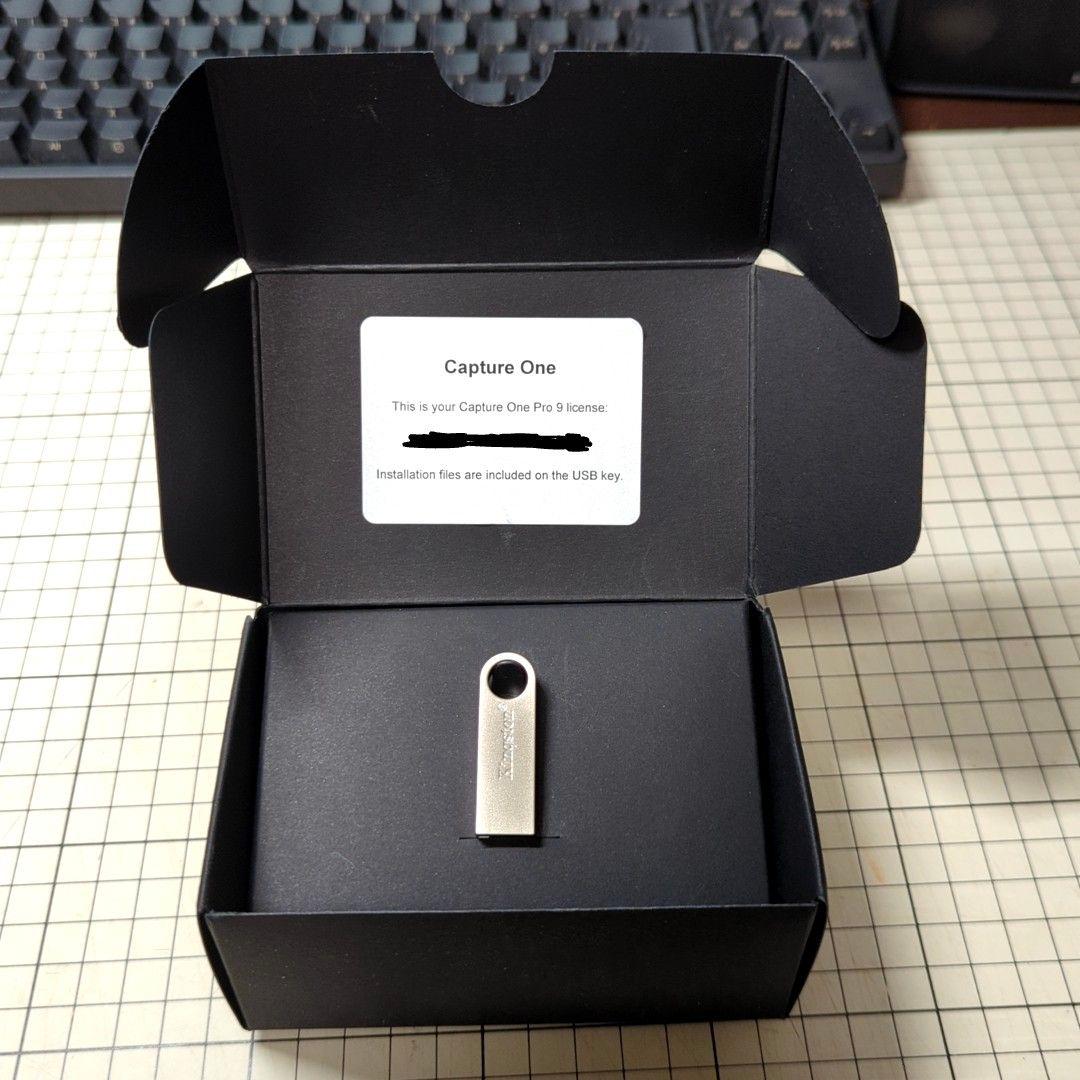 r*w様 Capture One Pro 9（ USBメモリとライセンスキー）