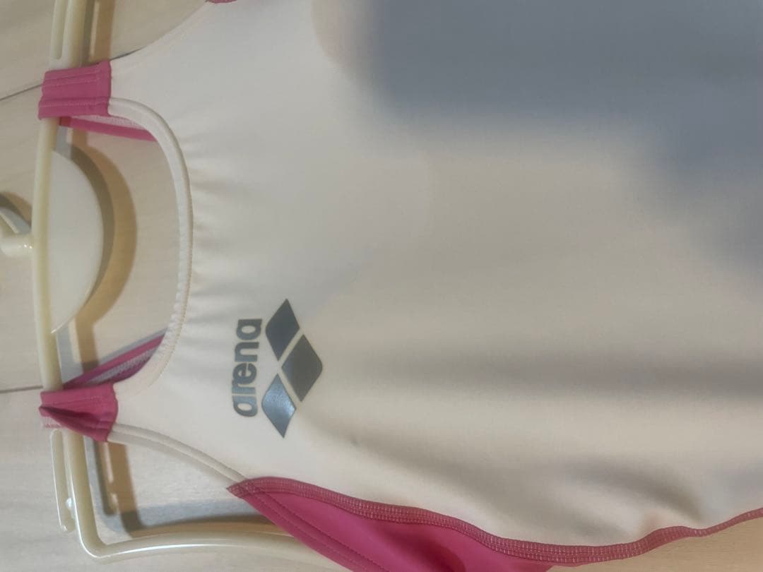 P*s様 arena スポーツ用水着 M ホワイト/ピンク/パープル