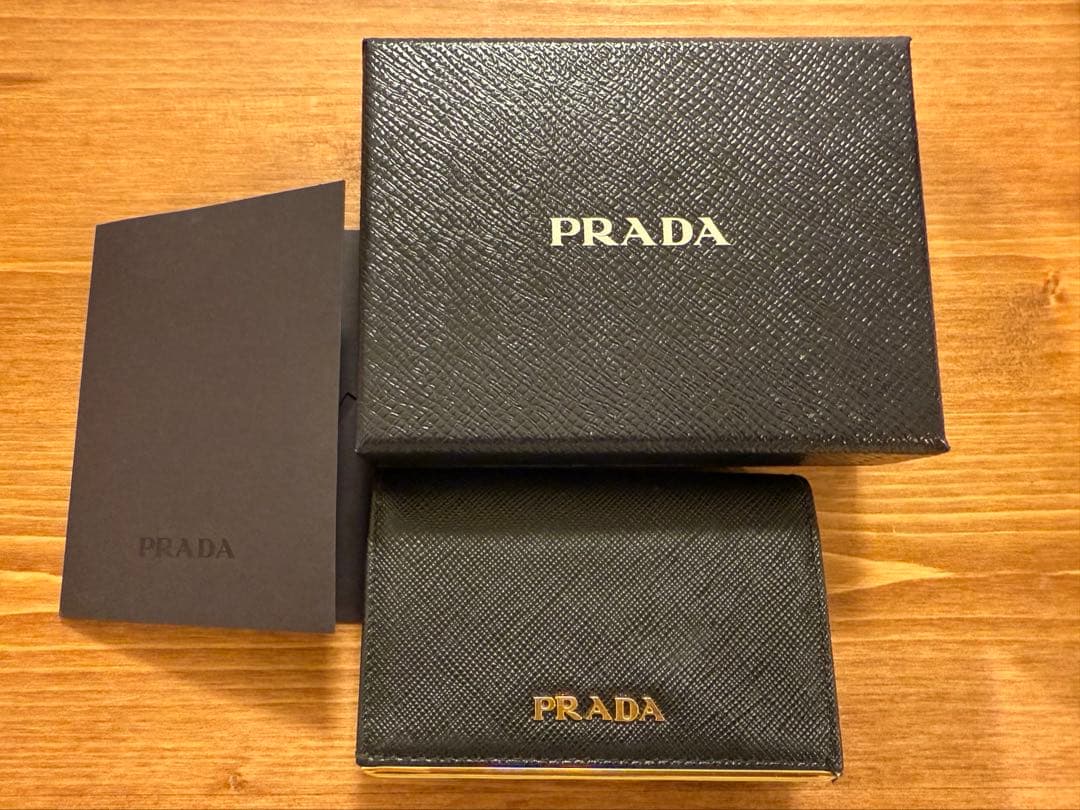 美品　PRADA プラダ　カードケース　名刺入れ　サフィアーノ　黒