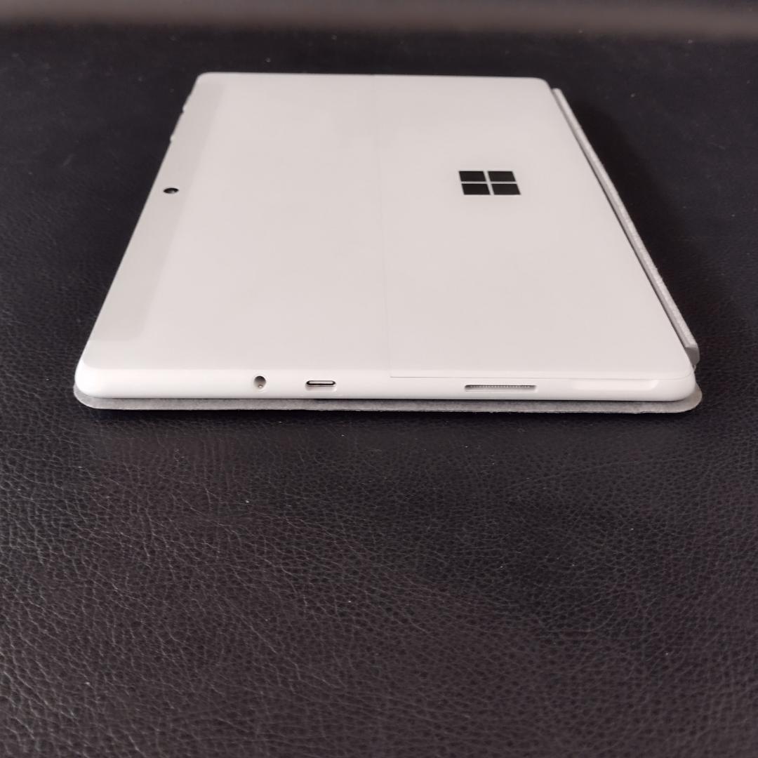 Microsoft Surface GO2　4425Y　メモリ8ｇ　初期化済み