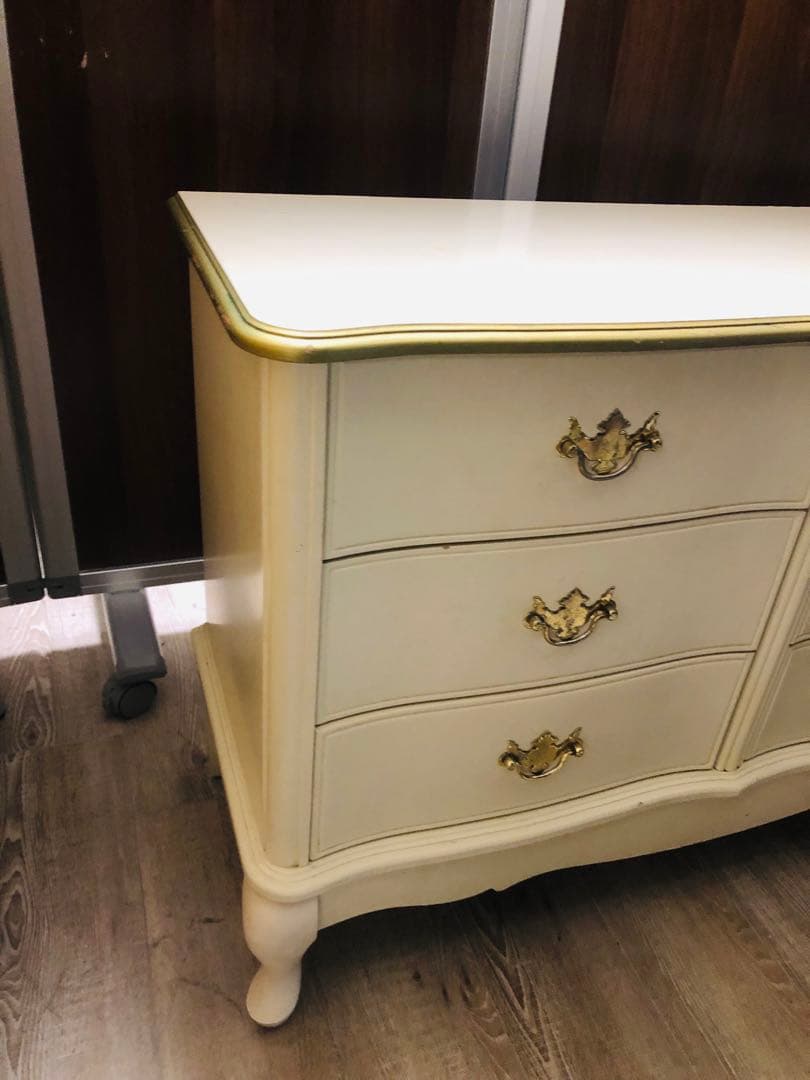 アンティーク　猫足　姫系　クリーム色の木製キャビネット 6引き出し