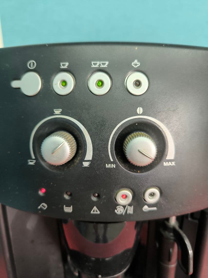 2021年製デロンギ 全自動コーヒーマシン/エスプレッソ 　ESAM1000SJ