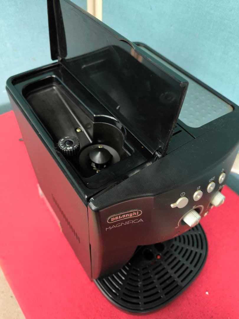 2021年製デロンギ 全自動コーヒーマシン/エスプレッソ 　ESAM1000SJ