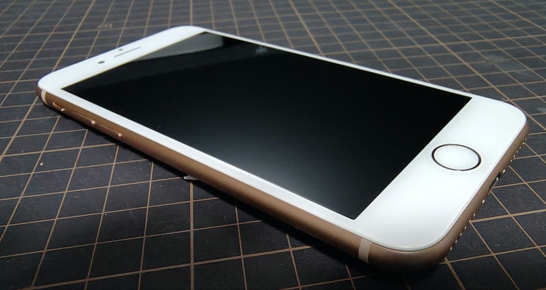 Apple iPhone ゴールド