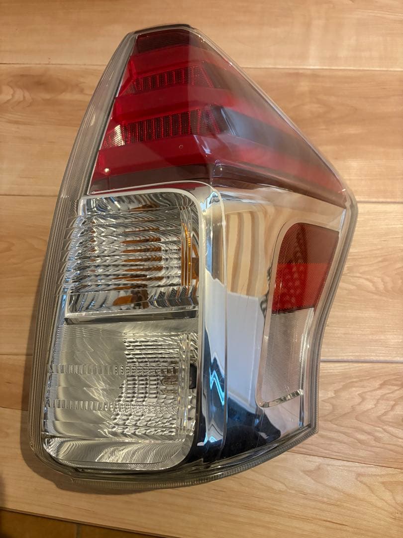 プリウスa 　テールランプ 後期　純正