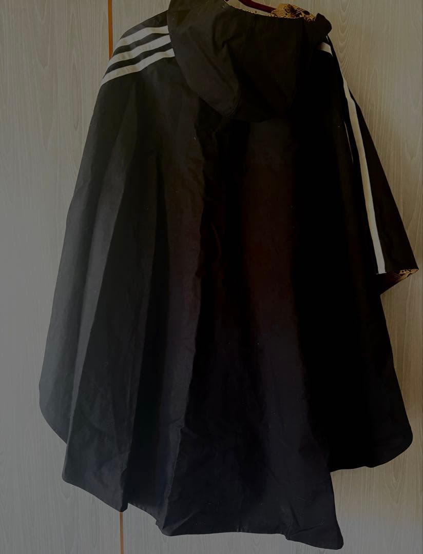 adidas×GUCCIコラボ ポンチョ 黒