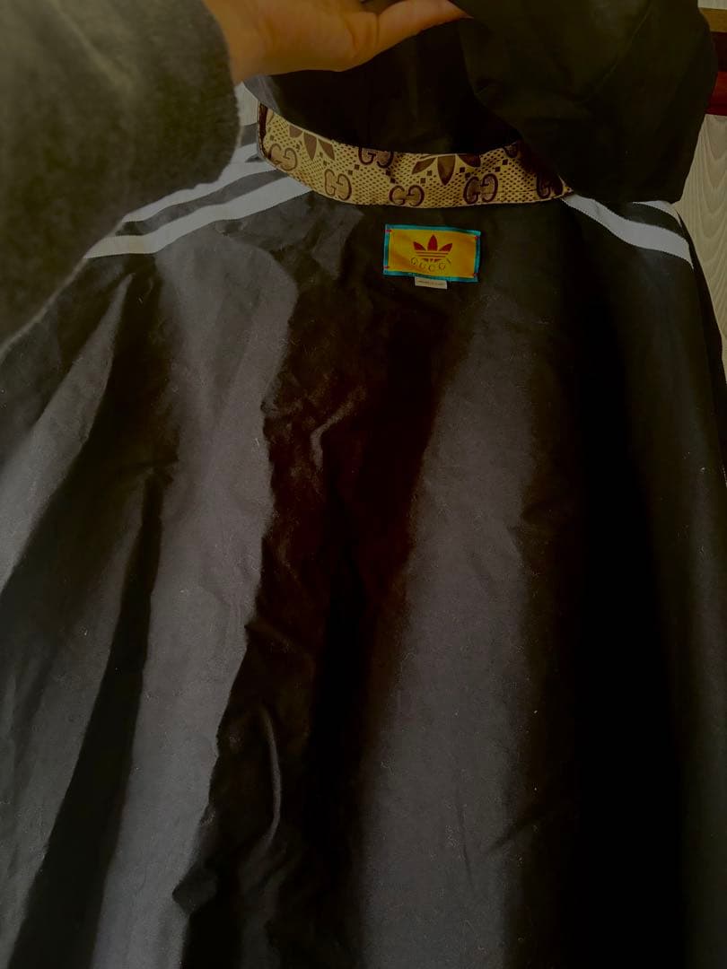 adidas×GUCCIコラボ ポンチョ 黒