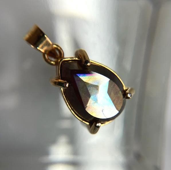 国産天川村 レインボーガーネット ジェムグレードペンダントトップ◇