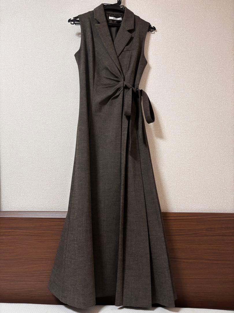 SNIDEL Sustainableサイドプリーツテーラードワンピース