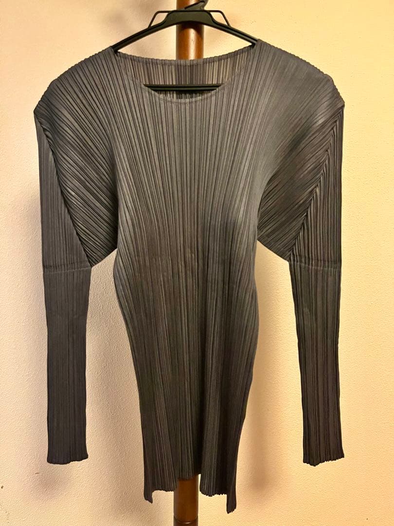 ⭕️ Pleats please グレー 鼠色 プリーツ 長袖トップス 3