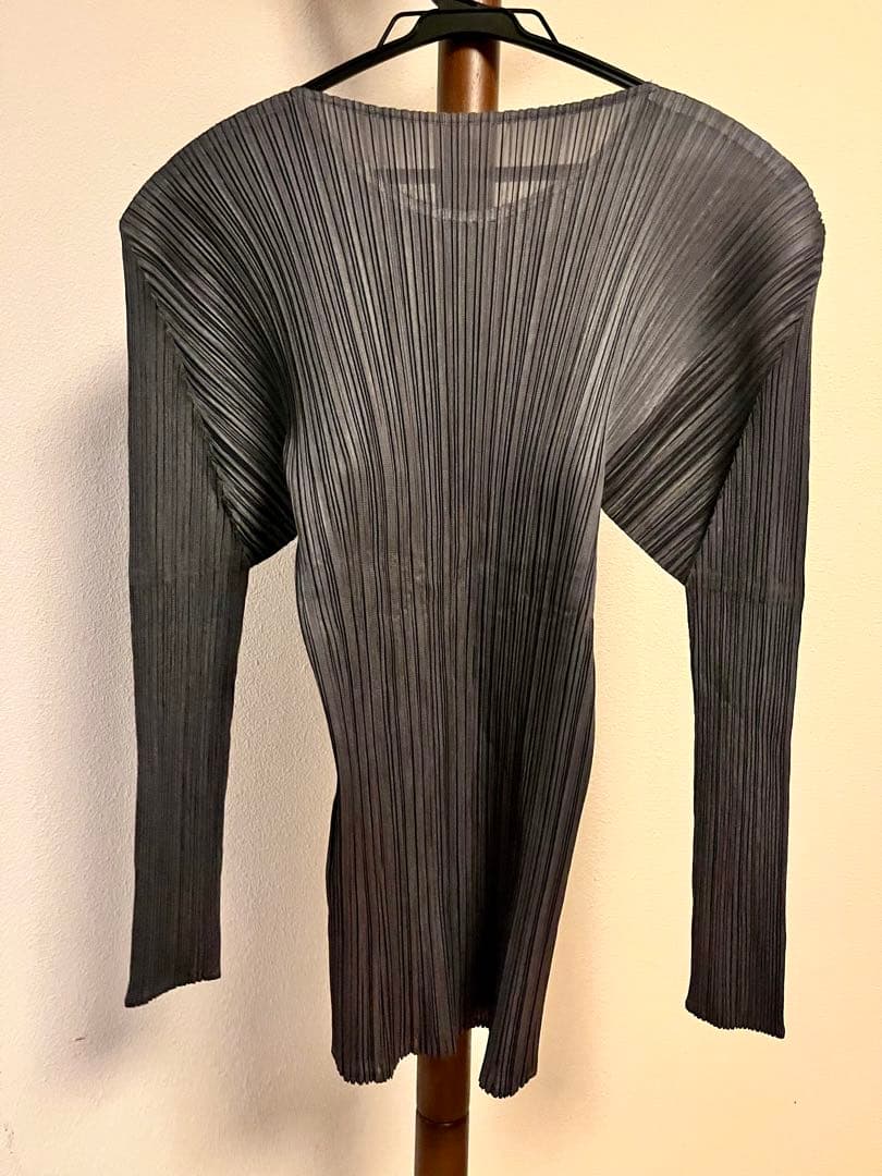 ⭕️ Pleats please グレー 鼠色 プリーツ 長袖トップス 3