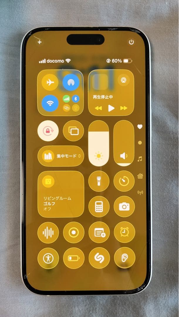 【美品】SIMフリー　Apple iPhone 15 256gb イエロー