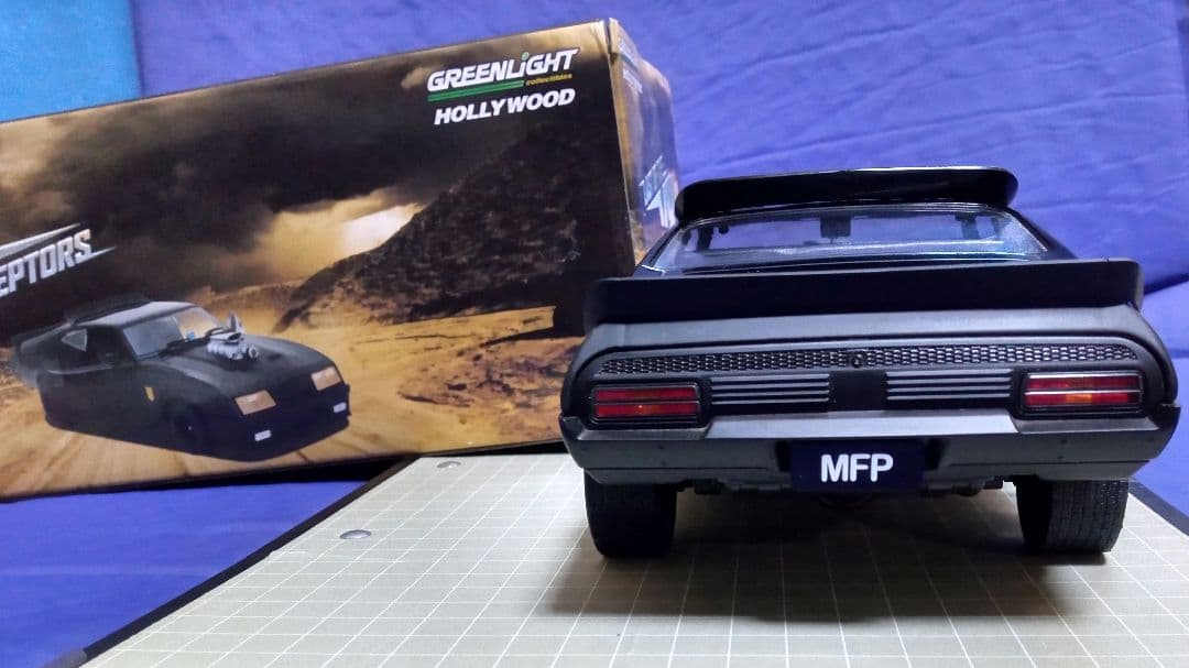 28cm グリーンライト 1/18 MADMAXインターセプター/シリアルNo付
