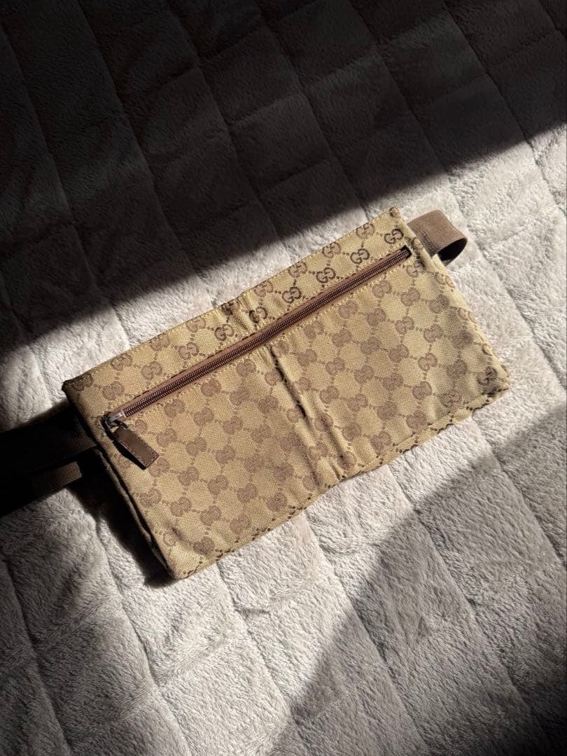 大幅値下げ！希少GUCCI　ボディーバッグ　ウェストポーチ　GG柄　キャンパス地