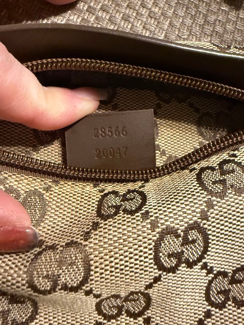 大幅値下げ！希少GUCCI　ボディーバッグ　ウェストポーチ　GG柄　キャンパス地