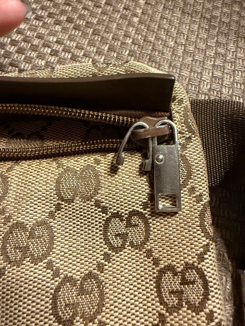 大幅値下げ！希少GUCCI　ボディーバッグ　ウェストポーチ　GG柄　キャンパス地